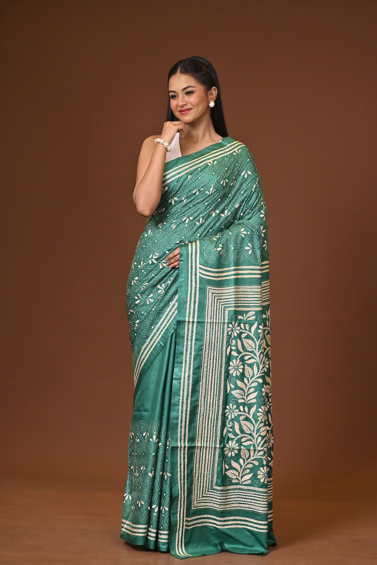 মিশ্র সিল্ক কাঁথা স্টিচ শাড়ি সবুজ