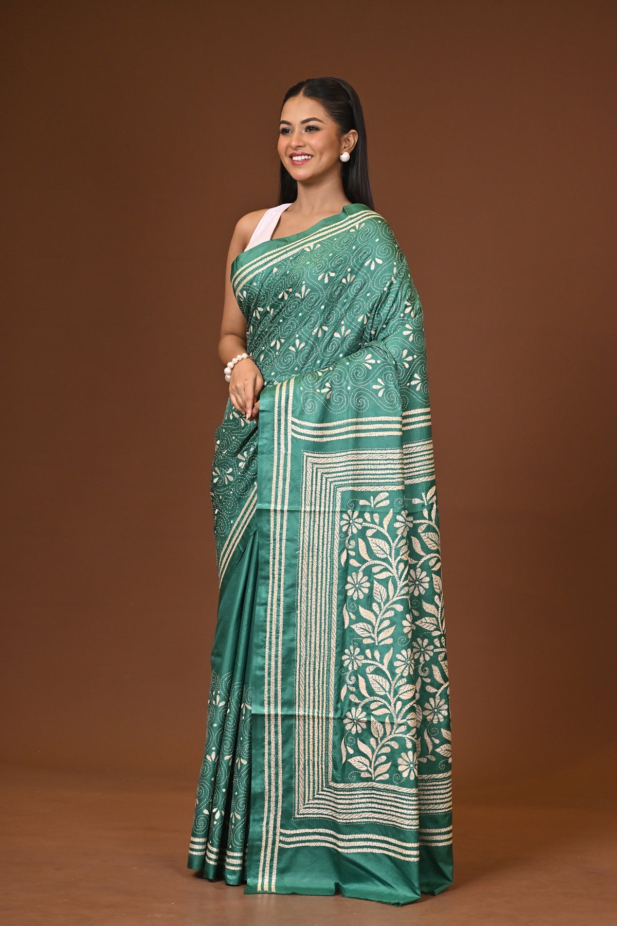 মিশ্র সিল্ক কাঁথা স্টিচ শাড়ি সবুজ