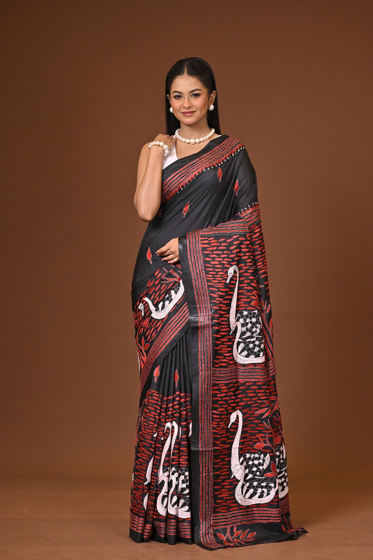 ব্লেন্ডেড সিল্ক কাঁথা স্টিচ শাড়ি কালো