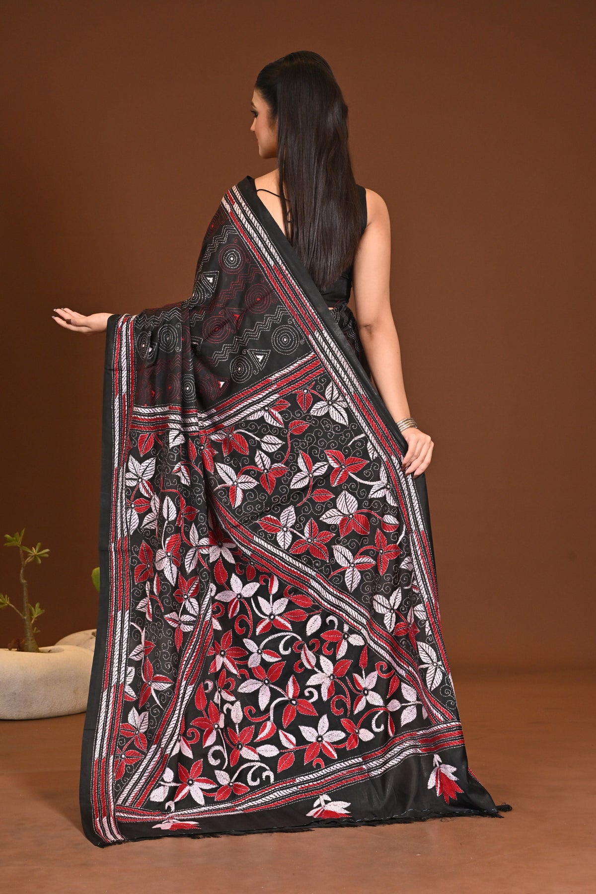 BLENDED SILK KANTHA SAREE