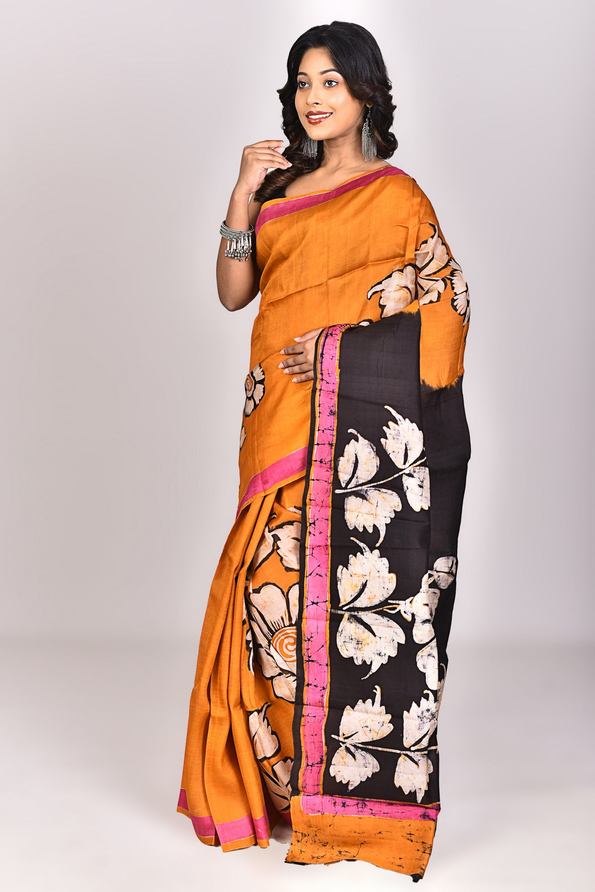 Women's Batik Silk Saree With Blouse Piece