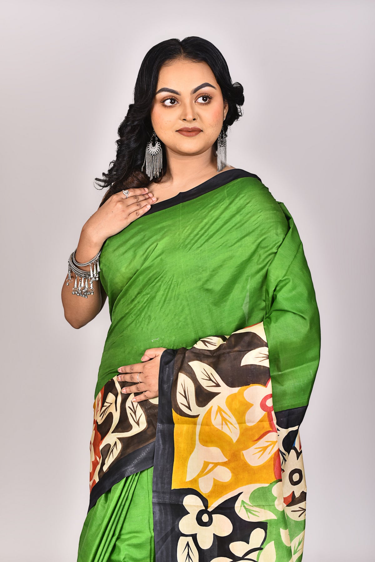 Women's Katan Silk Handprint Saree With Blouse Piece